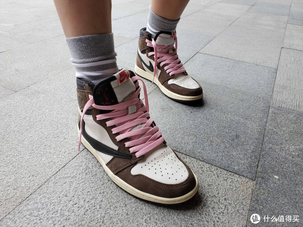 2019年度鞋王？AJ1 x Travis Scott “倒钩”联名开箱