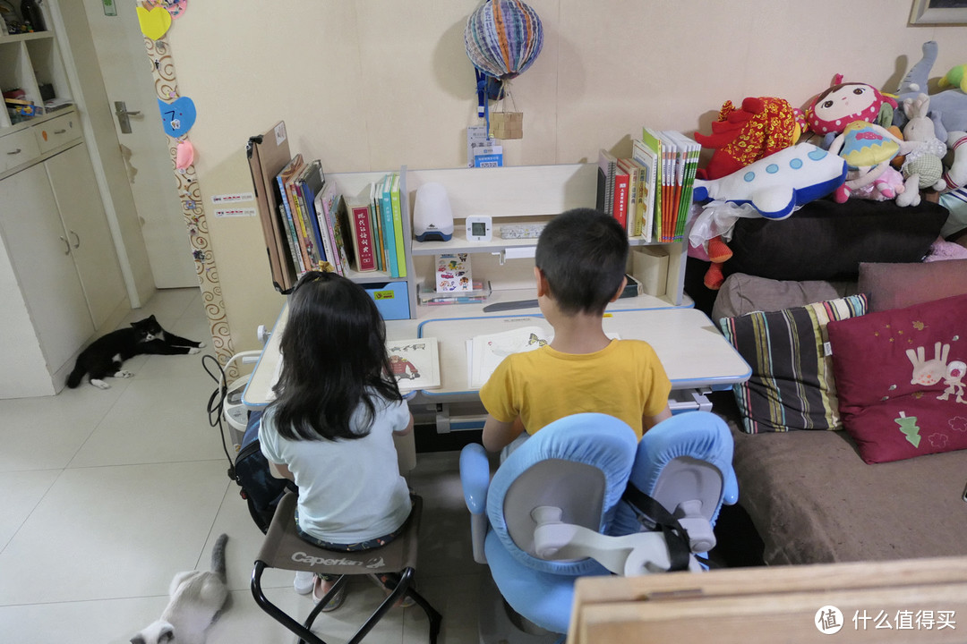 送给孩子最好的入学礼：黑白调学习时光儿童桌椅初体验
