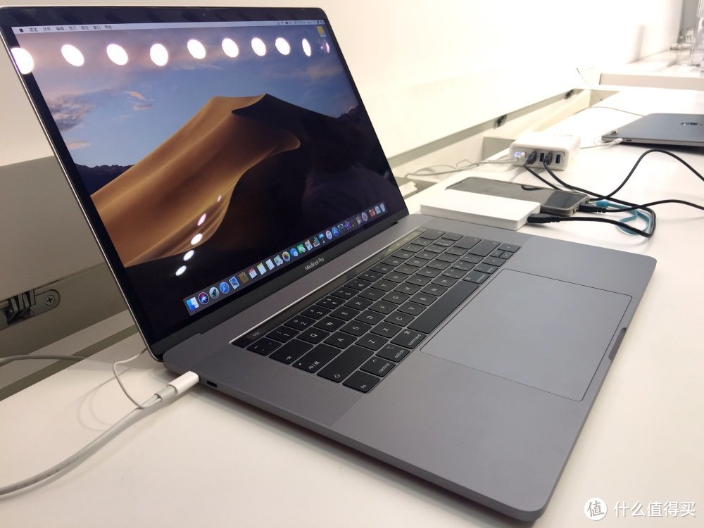 「评测」MacBook Pro专属伴侣，DOCKCASE电源一体式扩展坞