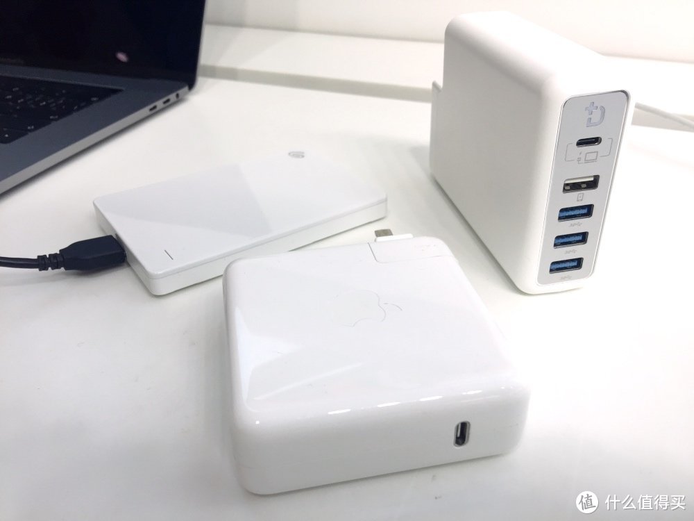 「评测」MacBook Pro专属伴侣，DOCKCASE电源一体式扩展坞