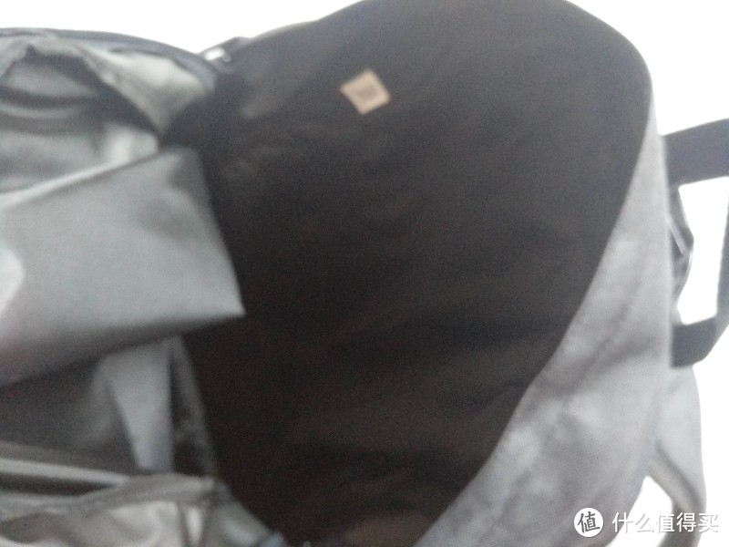 阿迪达斯adidas的中号双肩背包（结构简单，重量超级轻巧）运动休闲包