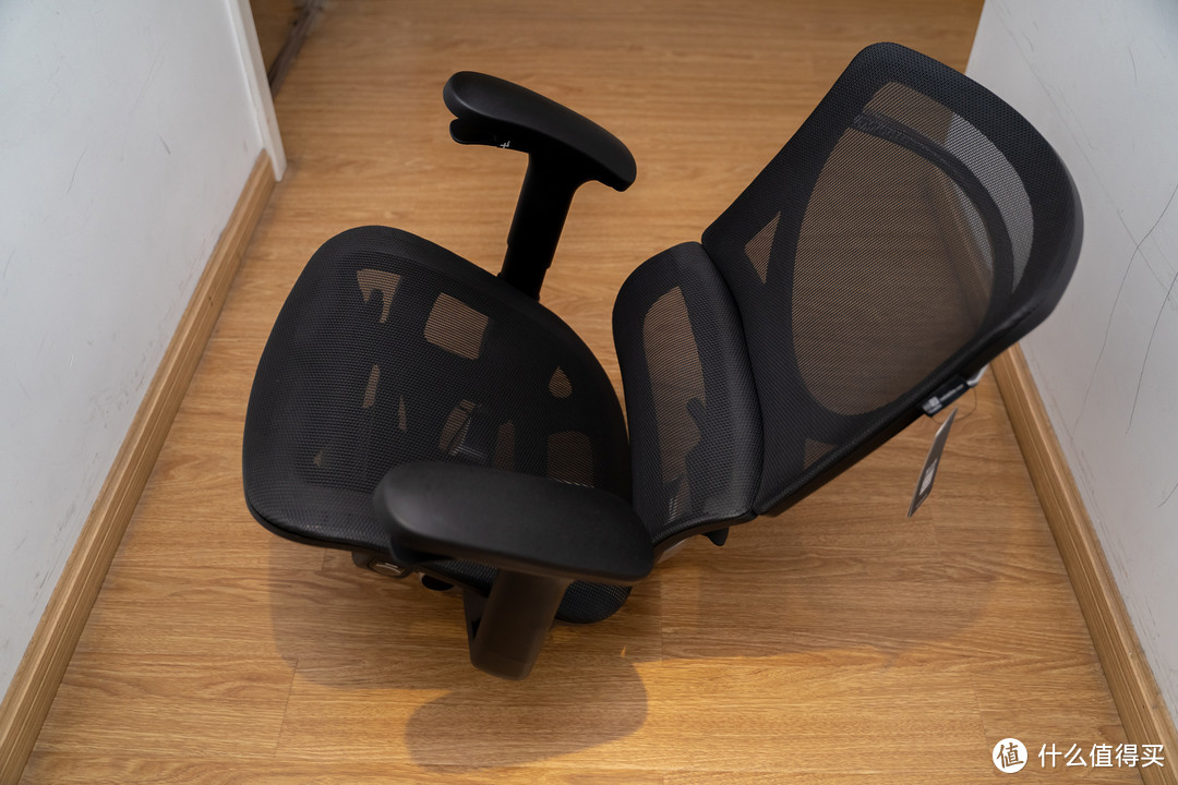 功能挺多的座椅：黑白调Hbada 人体工学电脑椅 体验测评！
