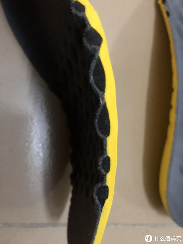 鞋垫中内嵌的海绵