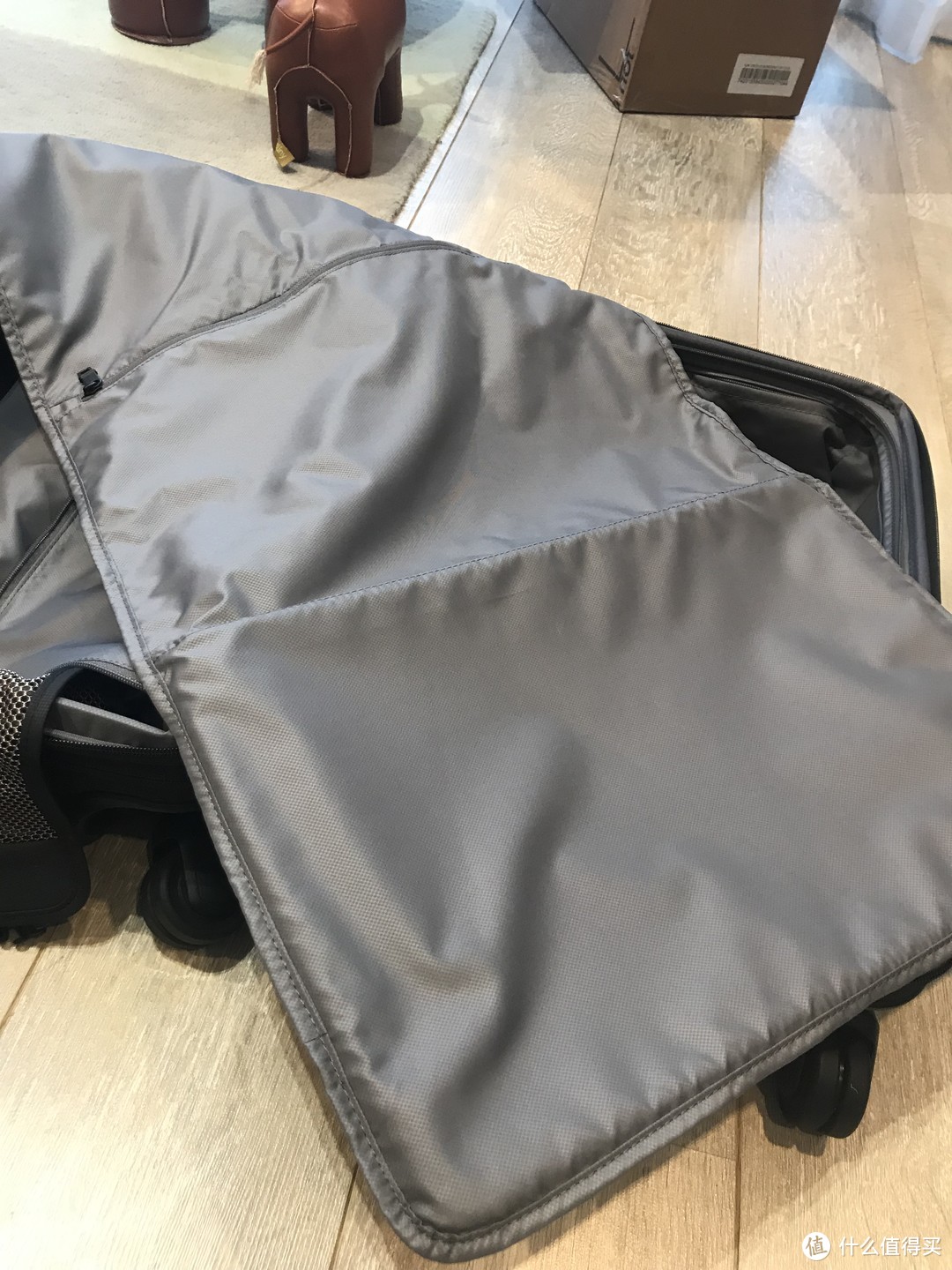 坐飞机贵重物品随身带，TUMI ALPHA2拉杆登机箱开箱评测