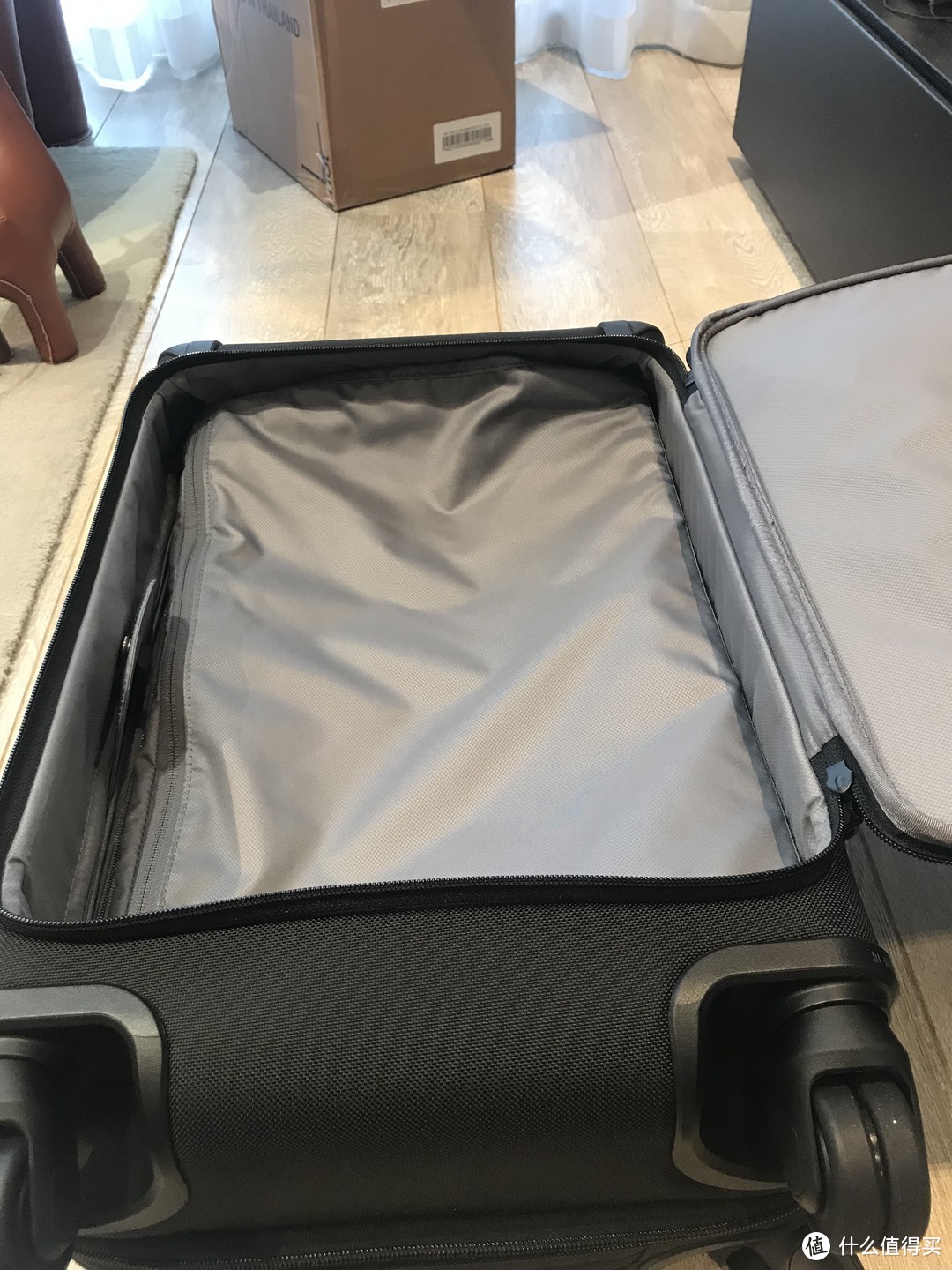 坐飞机贵重物品随身带，TUMI ALPHA2拉杆登机箱开箱评测