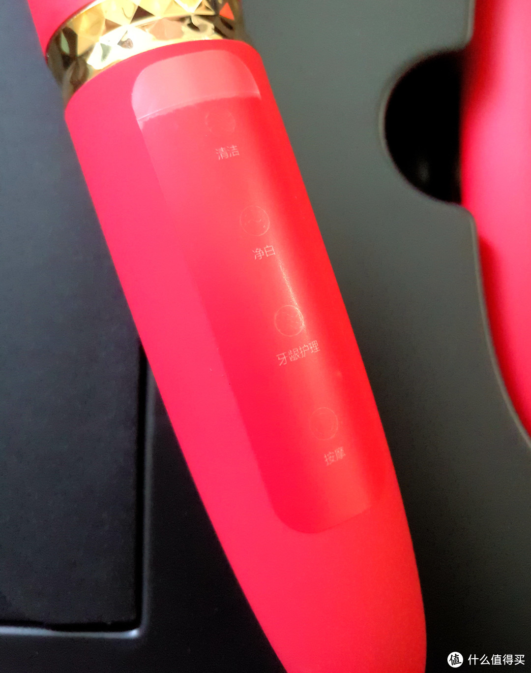 那一抹红的惊艳——XESS D3 光波双净智能电动牙刷（套装）