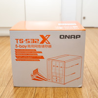 威联通 TS-532X 五盘位 万兆网络端口外观展示(开机键|风扇|扬声器|网口)