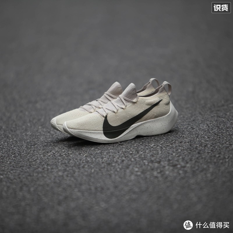 值得买第一次晒单嘻嘻：NIKE MOON RACER白蓝棕