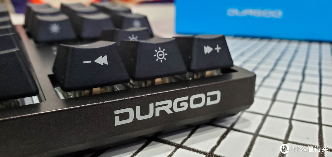 靠谱的机械键盘，DURGOD杜伽K320银轴（RGB）＆K310深空灰白光限定版评测