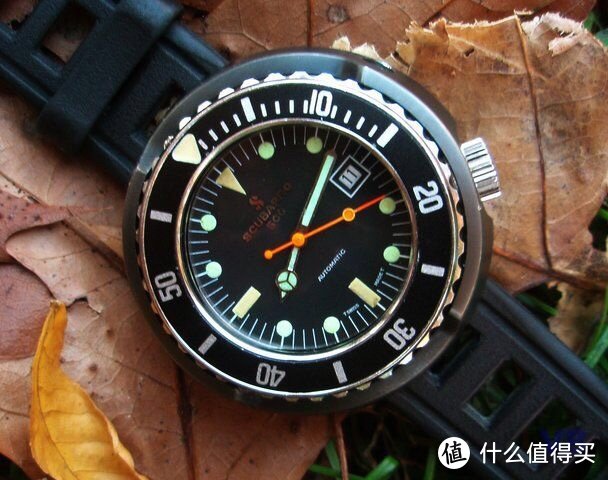 当黑金表盘遇上伞兵表带 - 从San Martin 潜水表，看夏天如何选购一款大尺寸腕表