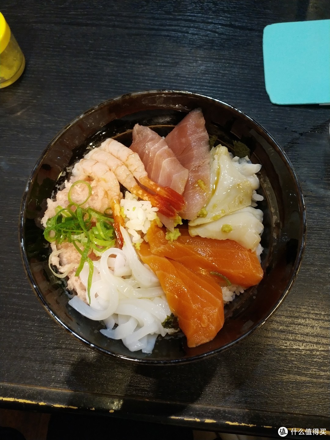 这是我点的六角丼，料还是挺丰富的