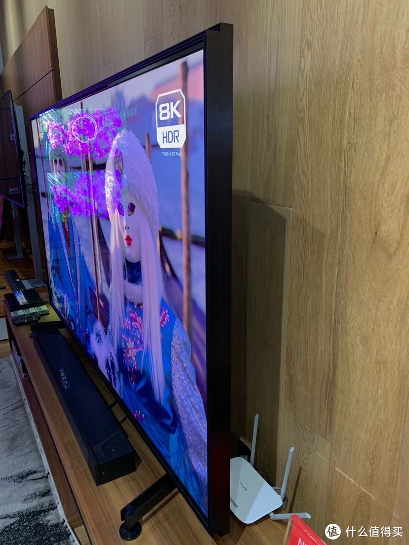 闲来无事去直营店看看2019索尼的各种4K/8K电视