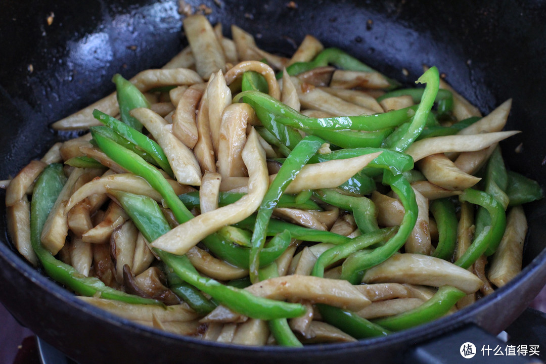 给肉都不想换的一道素菜，口感鲜香、开胃下饭，简单炒炒就能上桌