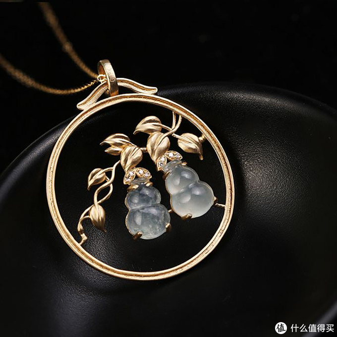 (翡翠吊坠设计 图片来源于网络)