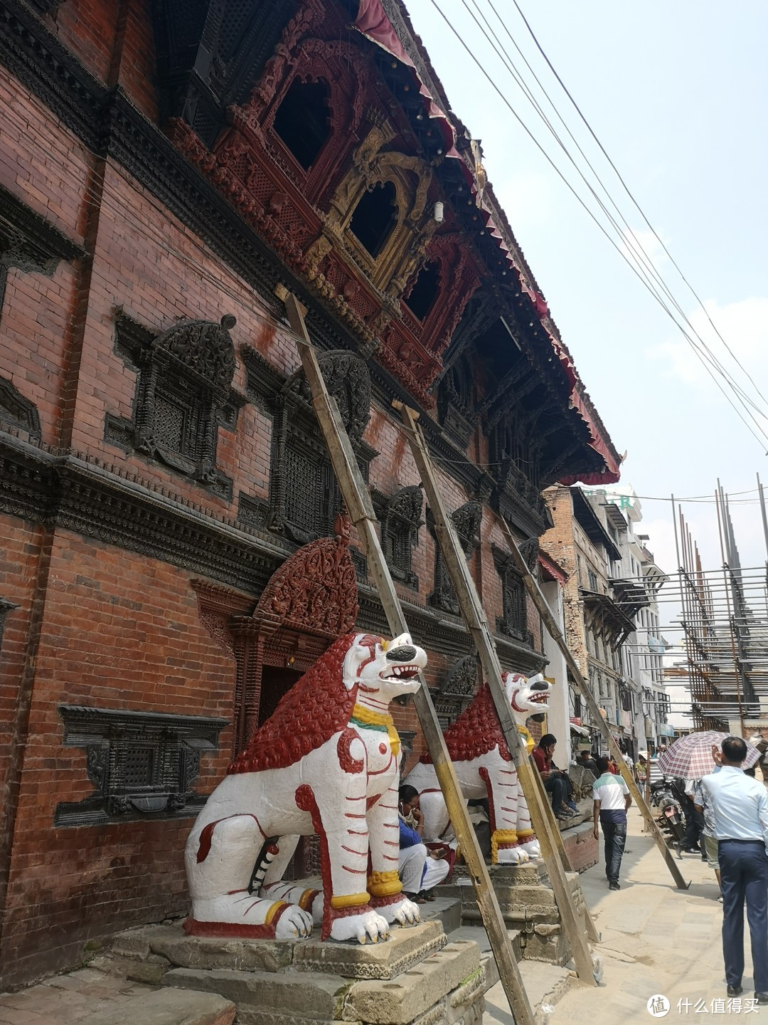 活女神庙门口的两尊守护神