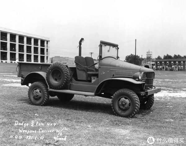 初代武器载运平台WC13半吨型卡车。可在其机枪架上加装M2机枪，M1919机枪或者M1918自动步枪。
