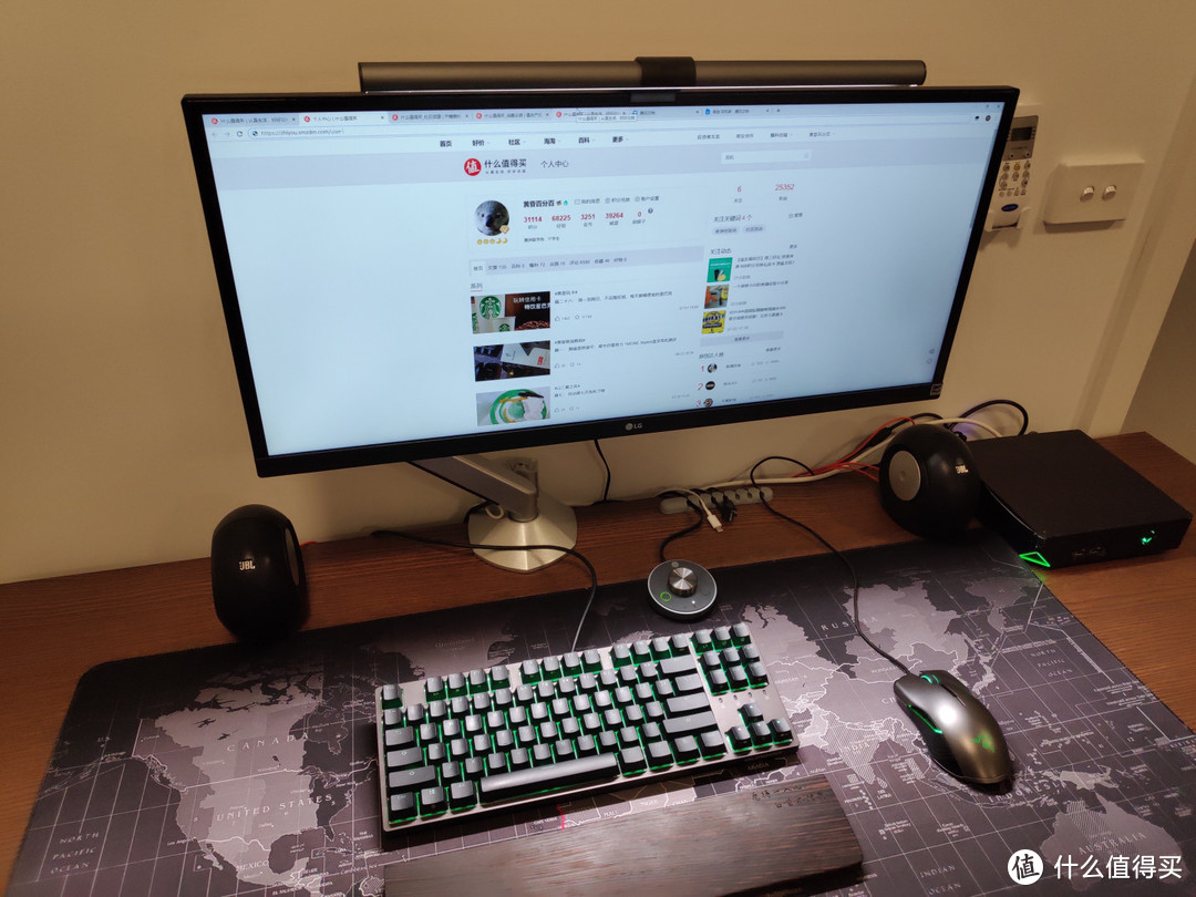 明基 BenQ ScreenBar Plus 显示器屏幕挂灯测评, 最适合桌前奋斗的你