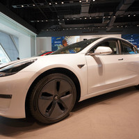 特斯拉 Model 3轿车外观展示(车身|把手|车门|造型|接口)