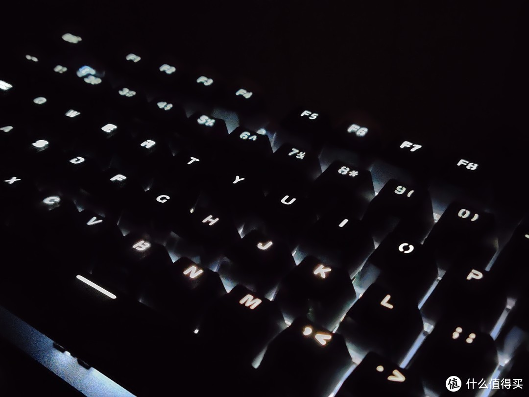 罗技 K845 机械背光键盘体验：大厂打造的亲民机械键盘