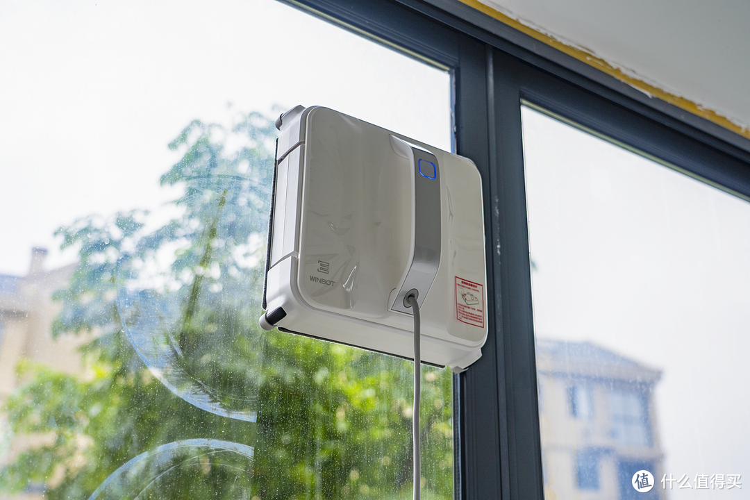 不用人工擦窗，用过才知是刚需 : 科沃斯 W880擦窗机器人新家清洁体验