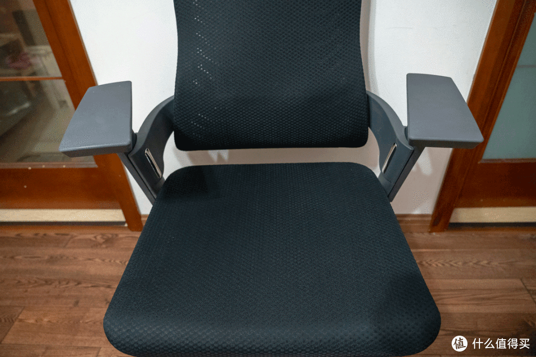 科技感十足，舒适、功能完善，诚意十足—西昊R1人体工学椅测试报告