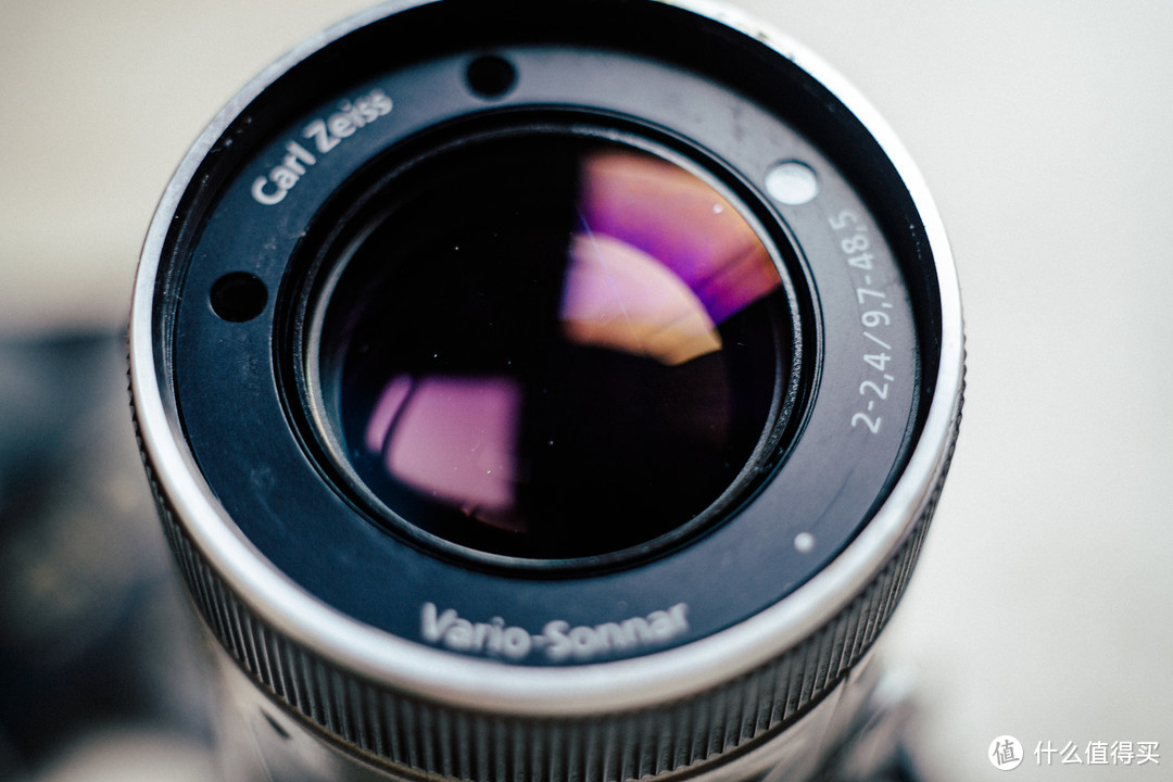 蔡司的Vario-Sonnar镜头，镀膜的颜色真是漂亮啊。