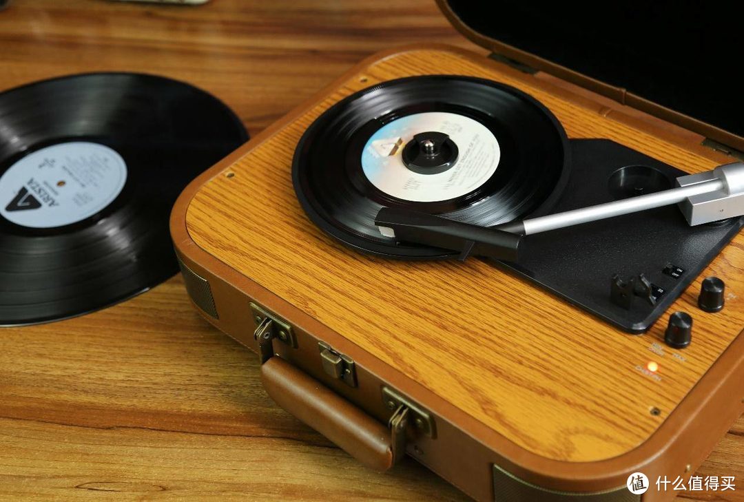 百年前的声音 体验复古的情怀：巫1900手提式黑胶唱机