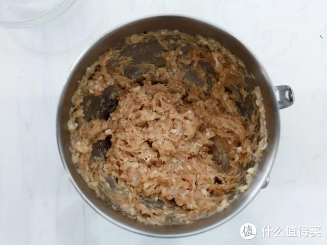 生酮食谱：健康鸡肉丸子配黄瓜意面