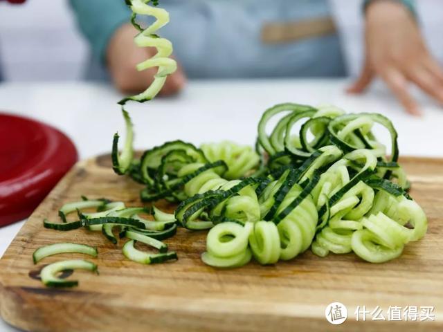 生酮食谱：健康鸡肉丸子配黄瓜意面