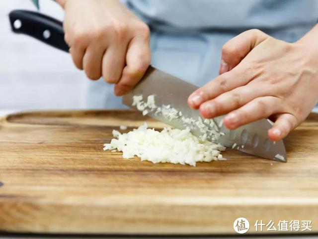 生酮食谱：健康鸡肉丸子配黄瓜意面