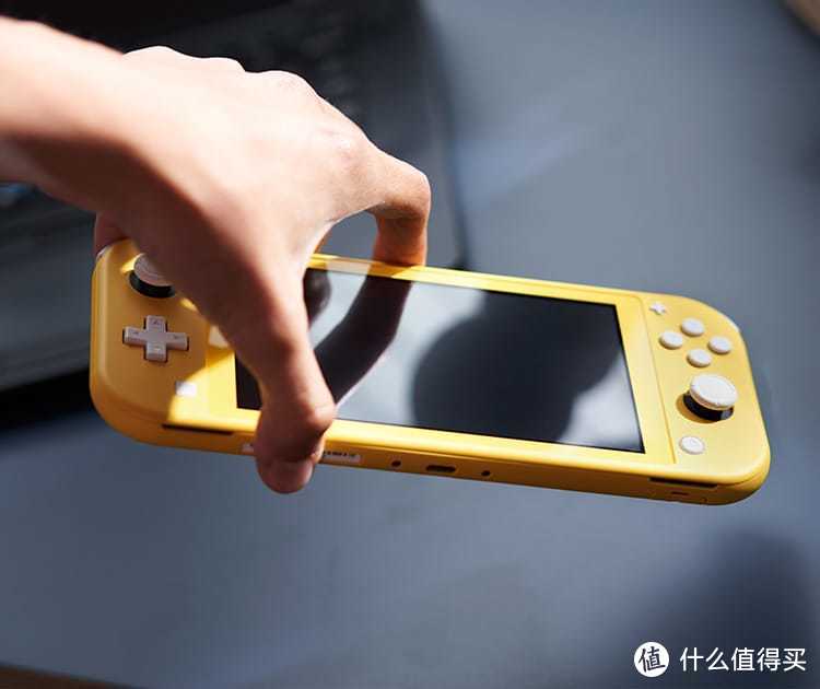 重返游戏：任天堂Switch家族添新丁，NS Lite轻便版机型公布！