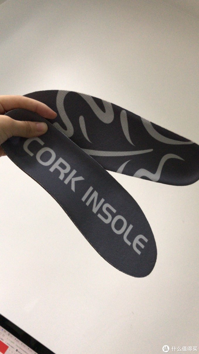 国产软木鞋垫VS国外软木鞋垫,到底谁才是最后的赢家?