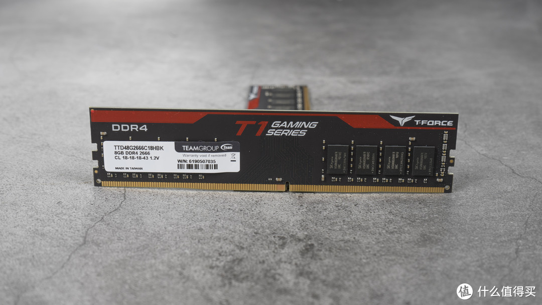 十铨T1 GAMING DDR4 2666内存劲超3300Mhz！顺带给条子和SSD加装马甲