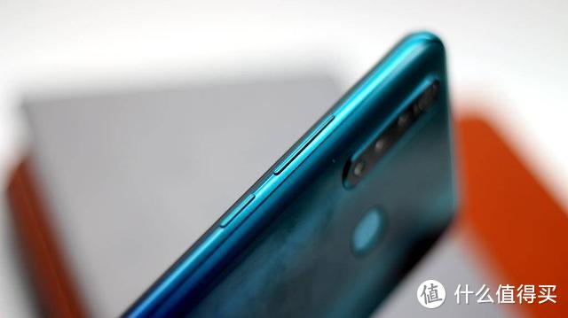 配置性能以及外观均衡，堪称次旗舰，惊喜要远大于遗憾-vivo Z5x