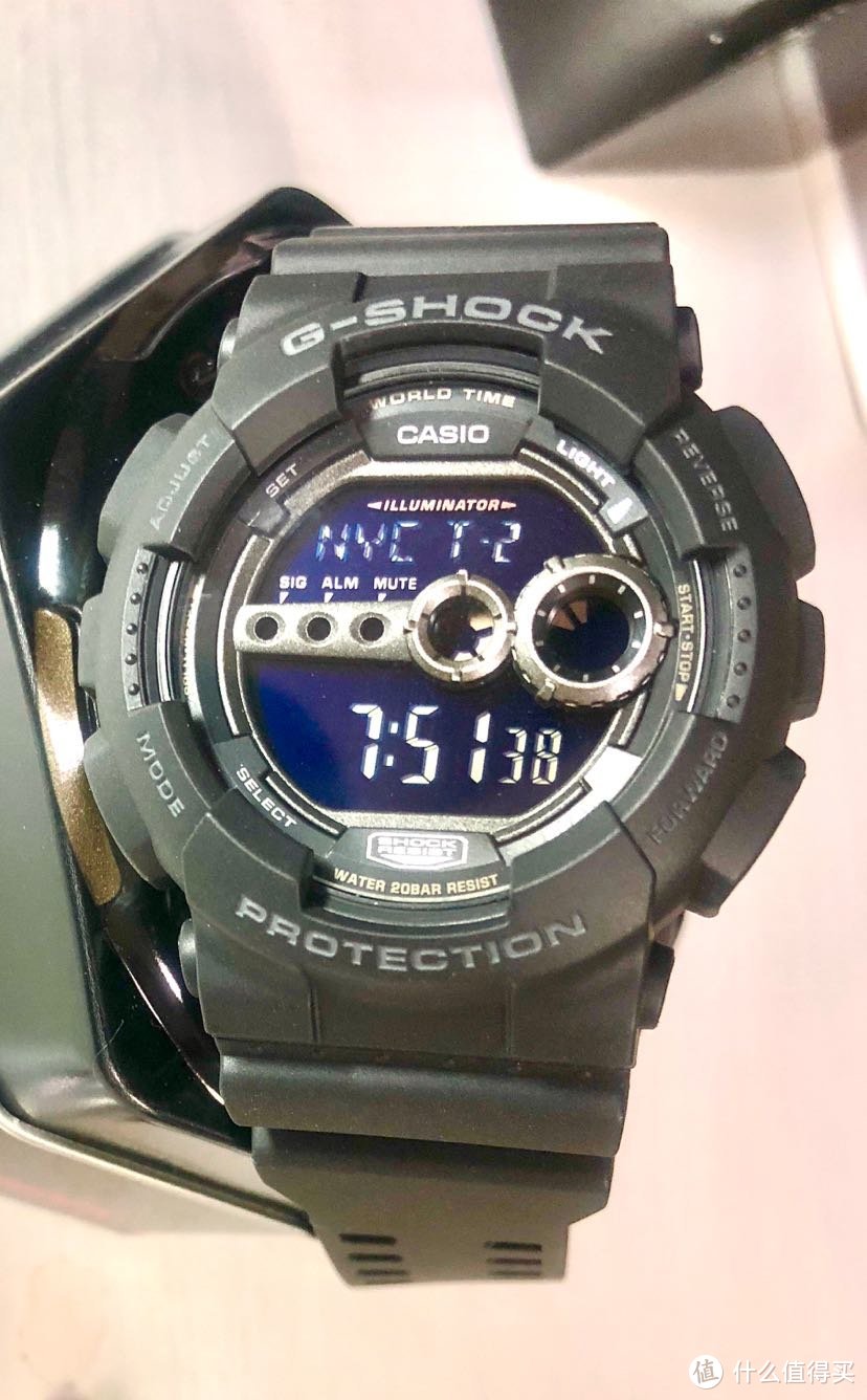 最新热搜!亚马逊412元狂欢价-G-SHOCK蓝底手表GD-100-1B开箱评测