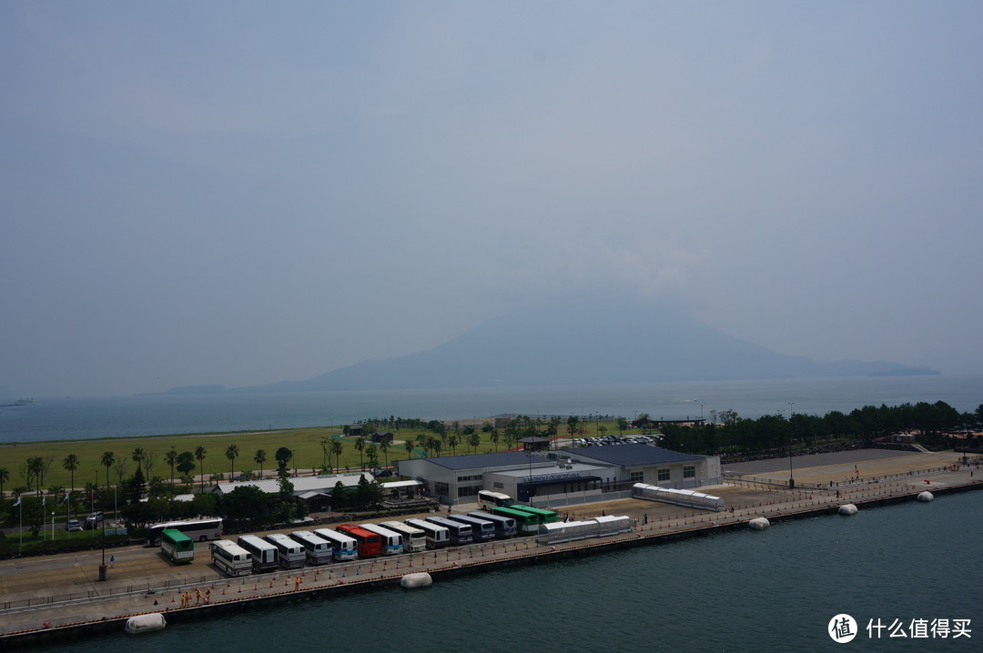 远处的樱岛火山