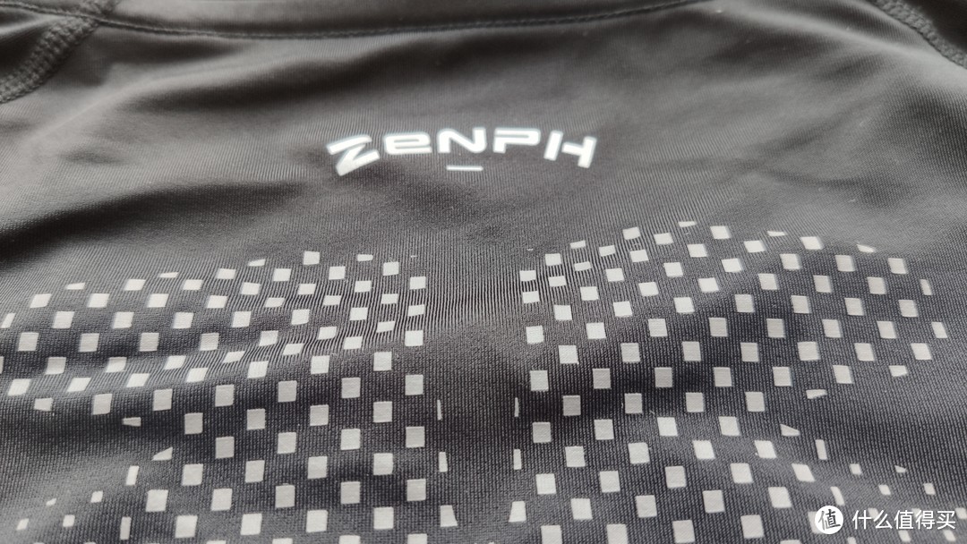 微胖人群能穿紧身运动衣码？--ZENPH早风 智能运动衣试穿有感