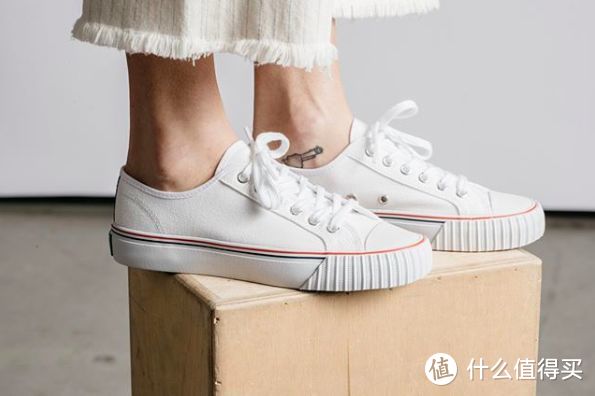 帆布鞋只有Converse、Vans？这几款百搭不过时，买了就想天天穿！