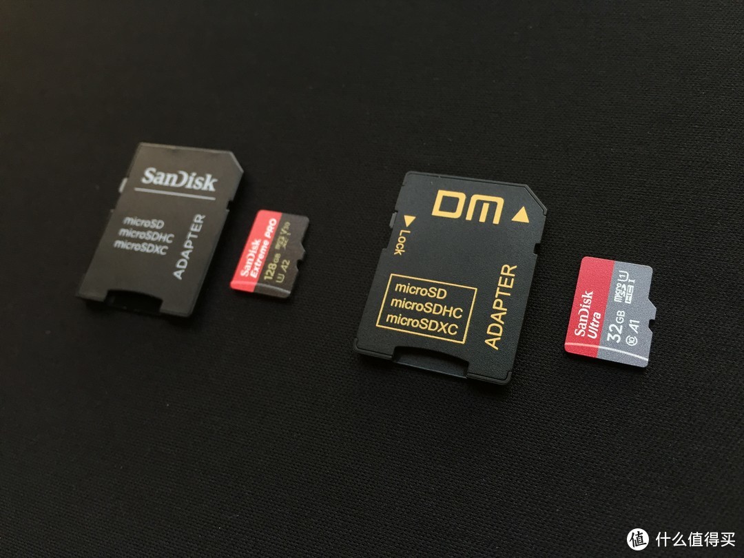 ↑ 右边2个分别是大迈的卡套与SanDisk 至尊高速Ultra卡(容量32GB)