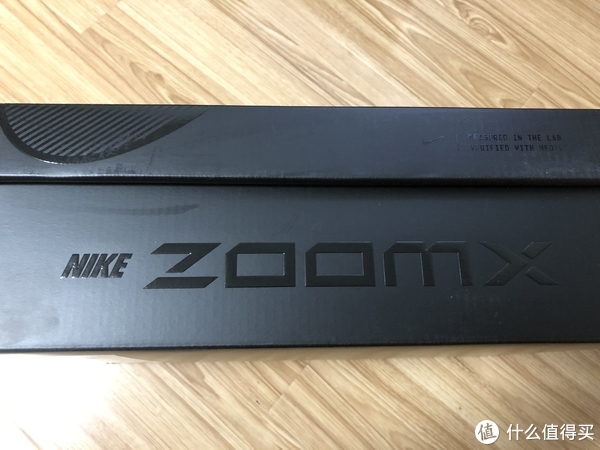 ZOOMX 表明了它属于那种跑鞋