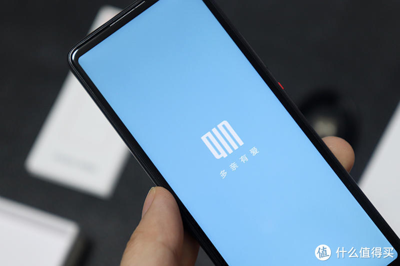 全网首发：彻底告别按键式“老人机”，多亲AI助手Qin 2全面屏手机体验