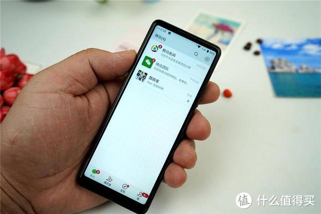 多亲手机正式进入“全面屏”时代，内置小爱同学，你怎么看？