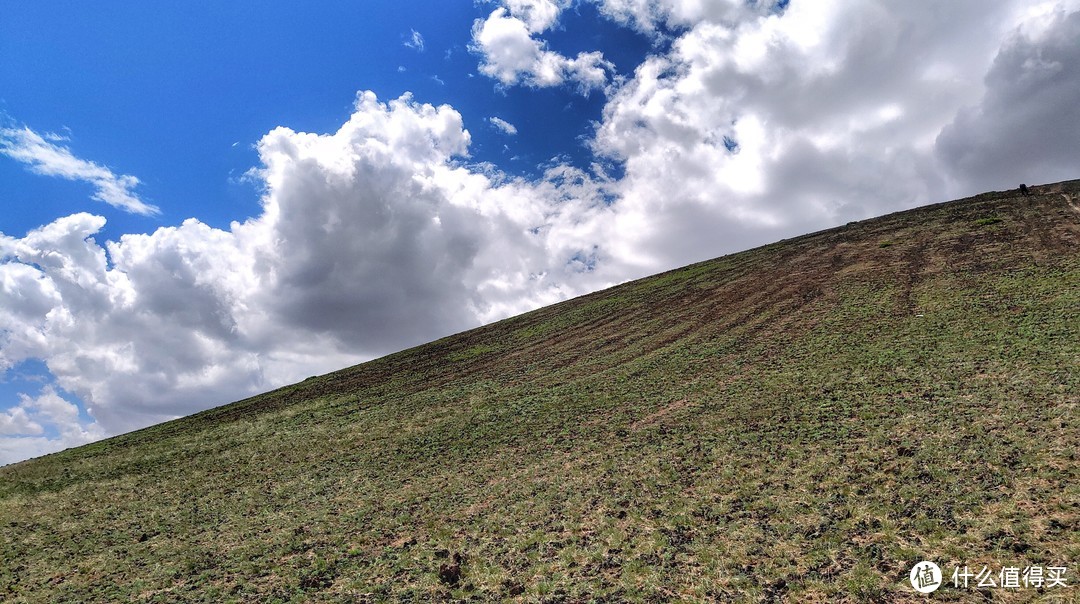 爬火山中