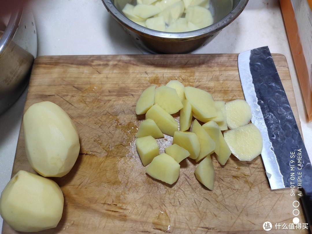 一家人吃饭，一个菜就够了：小香杏土豆炖排骨