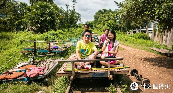 暑假带孩子去柬埔寨马德望，看蝙蝠群出洞，体验竹火车