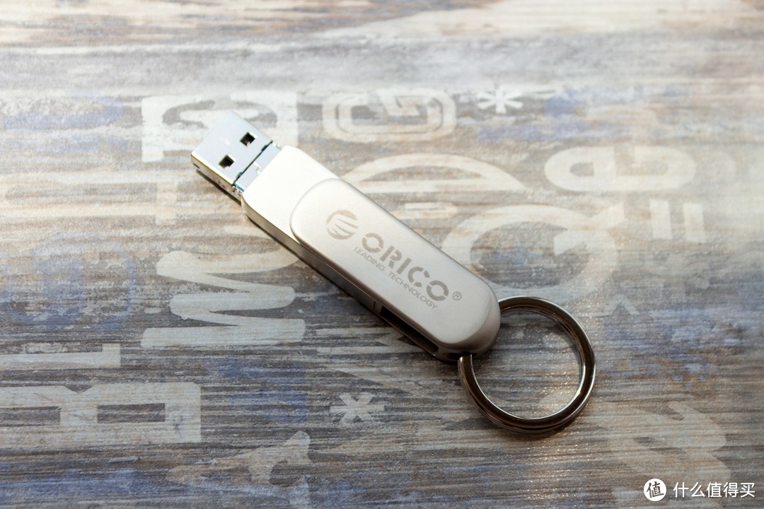 ORICO专为iPhone用户打造的三合一U盘，方便好看还实用