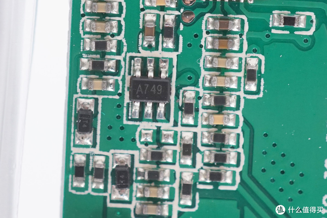 拆解报告：MIPOW POWER CUBE X双用无线充电宝（SPX07）