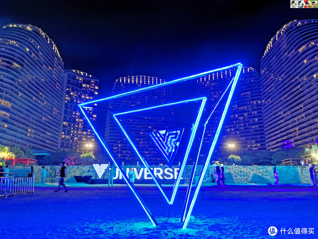 由迪拜大师Jason设计，以“海浪拍打沙滩形成的五朵水滴”为创意理念，形成标志性建筑“水滴酒店”，TVB有多部电视剧曾在这里拍摄。