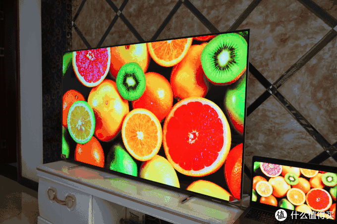 超清超薄全面屏：飞利浦55吋OLED电视机上手体验