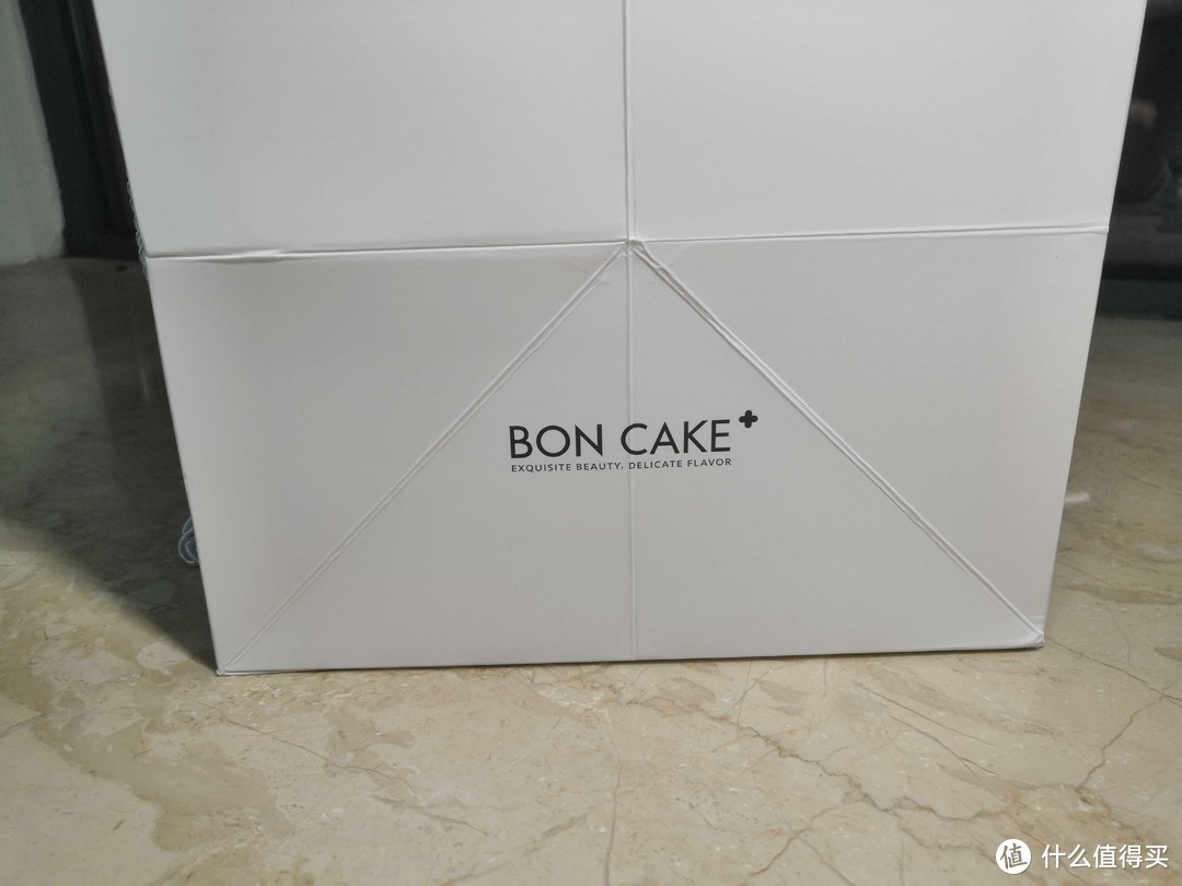 高颜值的甜，豆沙味裱花的「BONCAKE」